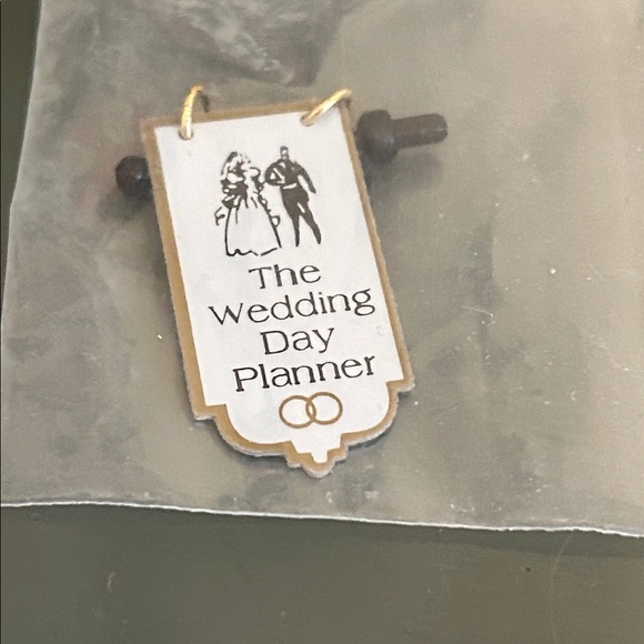 Snow Village Department 56 Secret Garden Florist & Greenhouse.  Set of 2 - Picture 7 of 15